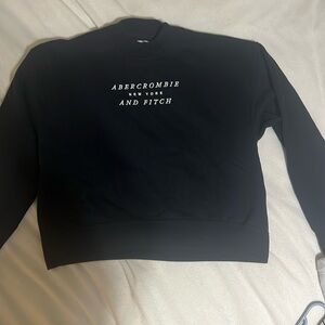 Abercrombie & Fitch Cropped Pullover Sweatshirt. Embroidered. Black, medium